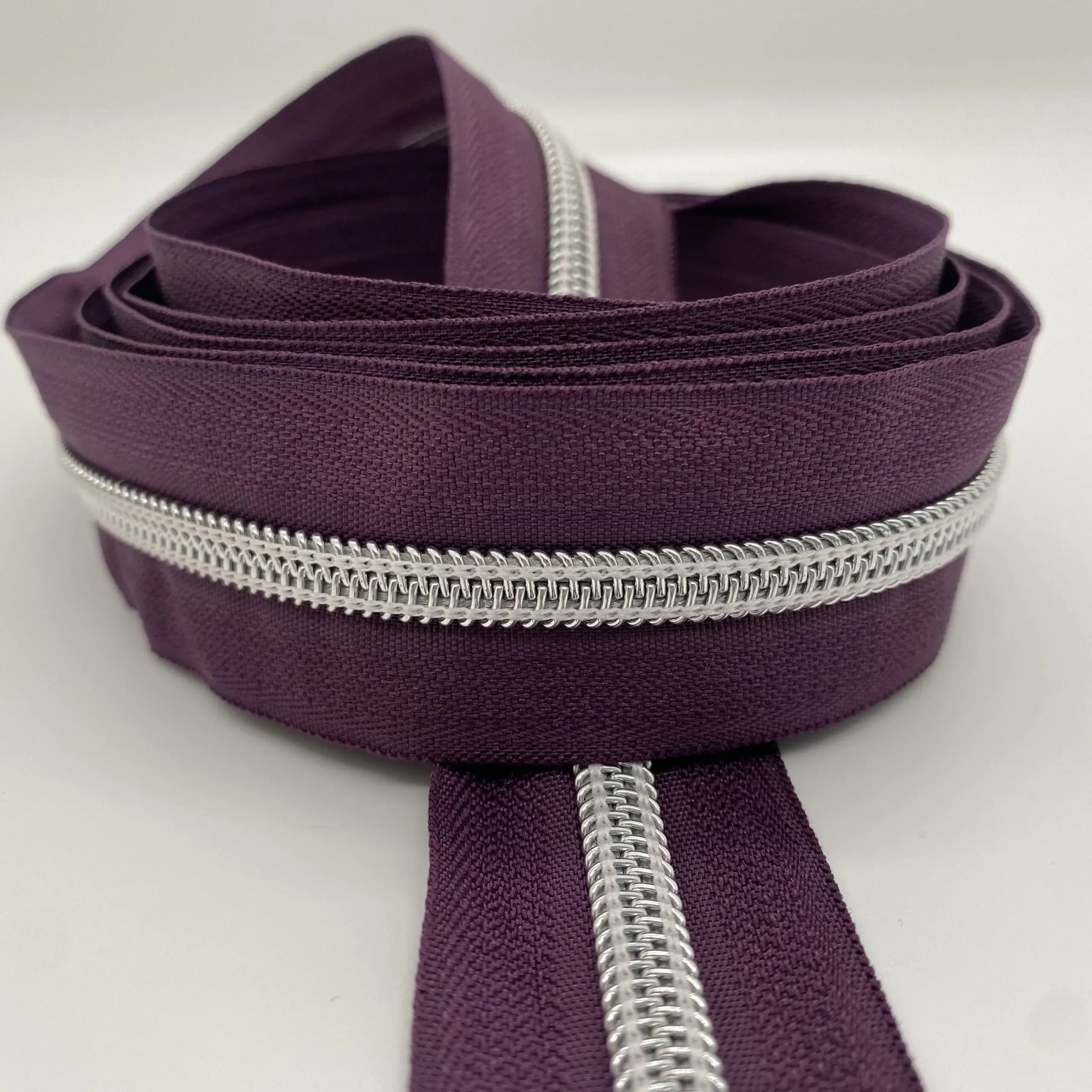 Reststück 1,75 m - Reißverschluss Silver Star, breit, aubergine – Bild 2