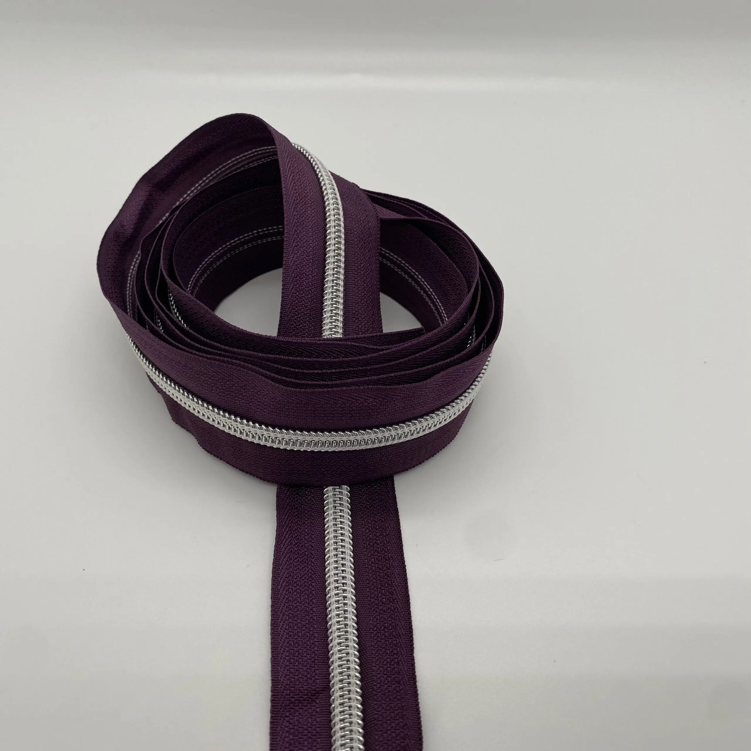 Reststück 1,75 m - Reißverschluss Silver Star, breit, aubergine – Bild 3