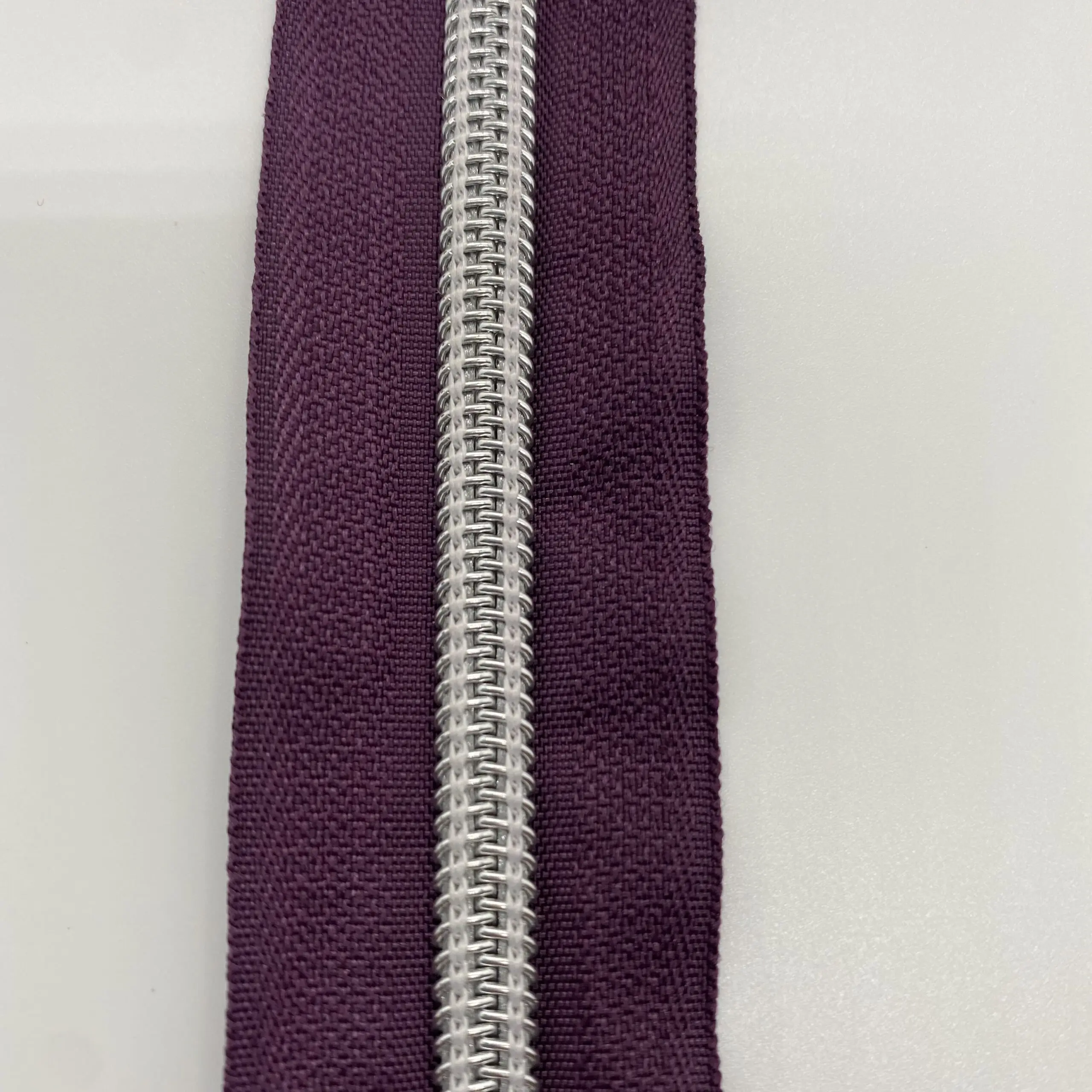 Reststück 1,75 m - Reißverschluss Silver Star, breit, aubergine – Bild 4