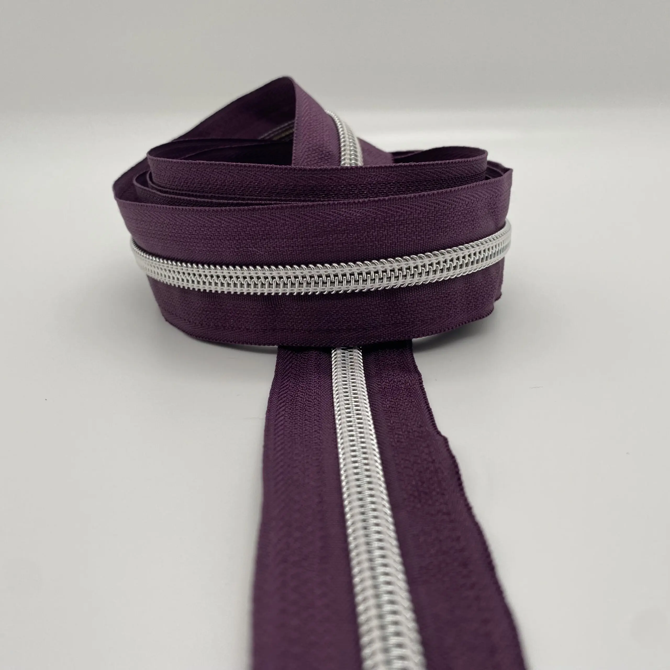 Reststück 1,75 m - Reißverschluss Silver Star, breit, aubergine – Bild 5