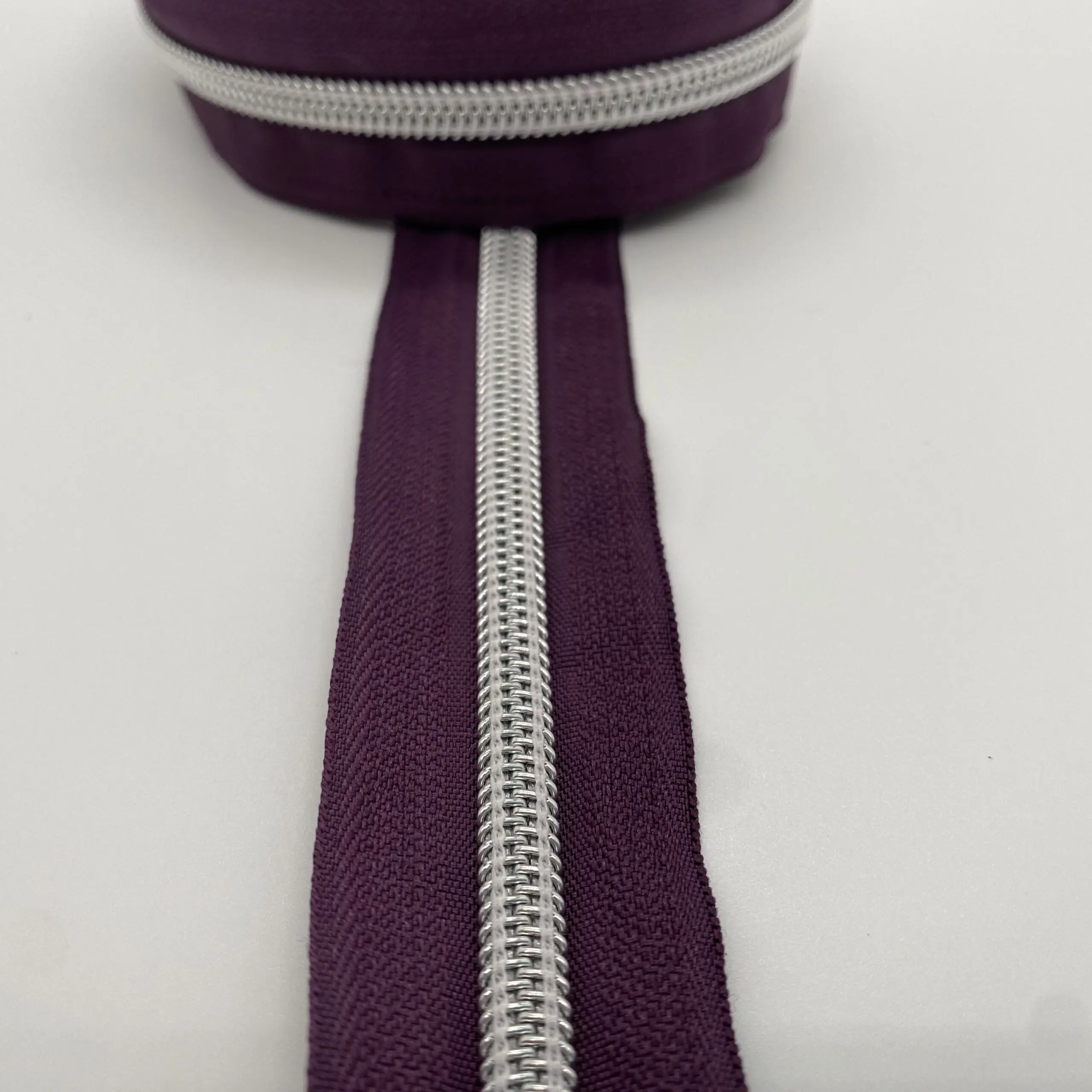 Reststück 1,75 m - Reißverschluss Silver Star, breit, aubergine – Bild 6