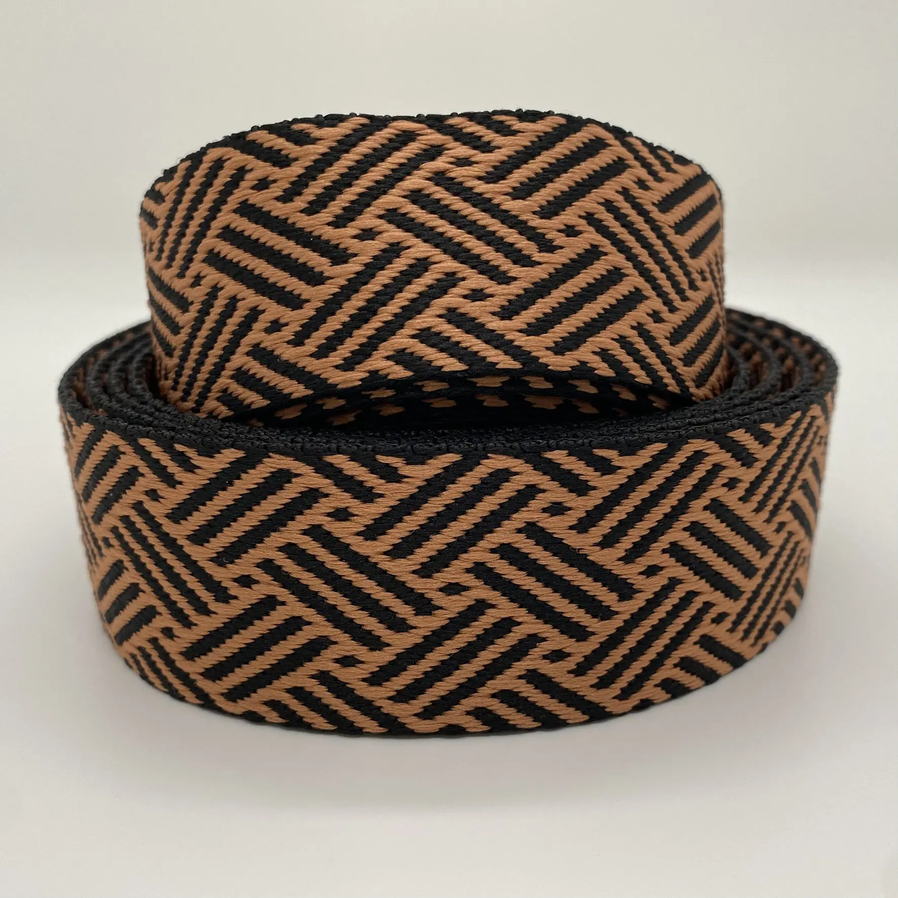 Gurtband 38 mm in Flechtoptik schwarz cognac