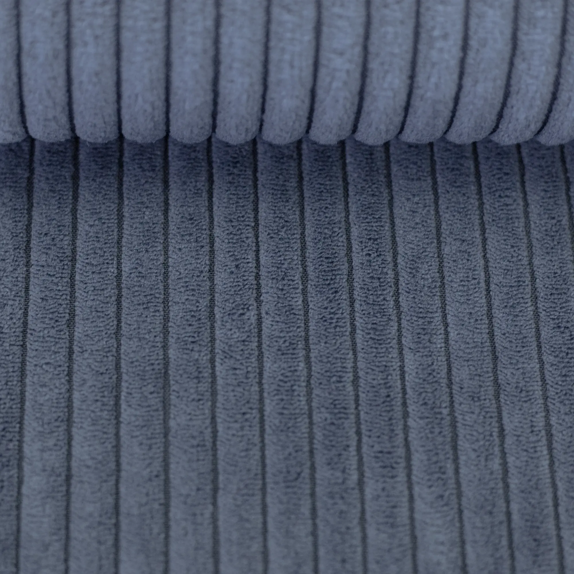 Swafing Cord-Samt Wanja Rauchblau mit samtweicher Veloursoberfläche und markanter Breitcord-Rippenstruktur