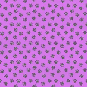 Pfoten flieder-grau: Pfoten flieder-grau Stoffdesign mit kleinen grauen Pfotenabdrücken auf fliederfarbenem Hintergrund für Taschen, Hundezubehör und kreative Nähprojekte