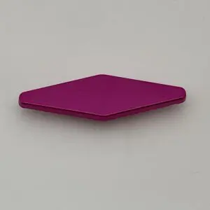 Druckknopf Raute Intense Colors Pink aus Metall mit glänzender Oberfläche in der Vorderansicht