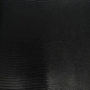 Detailaufnahme des Imperial Lizard Schwarz Kunstleders mit realistischer Eidechsenprägung und edler Reptilienstruktur
