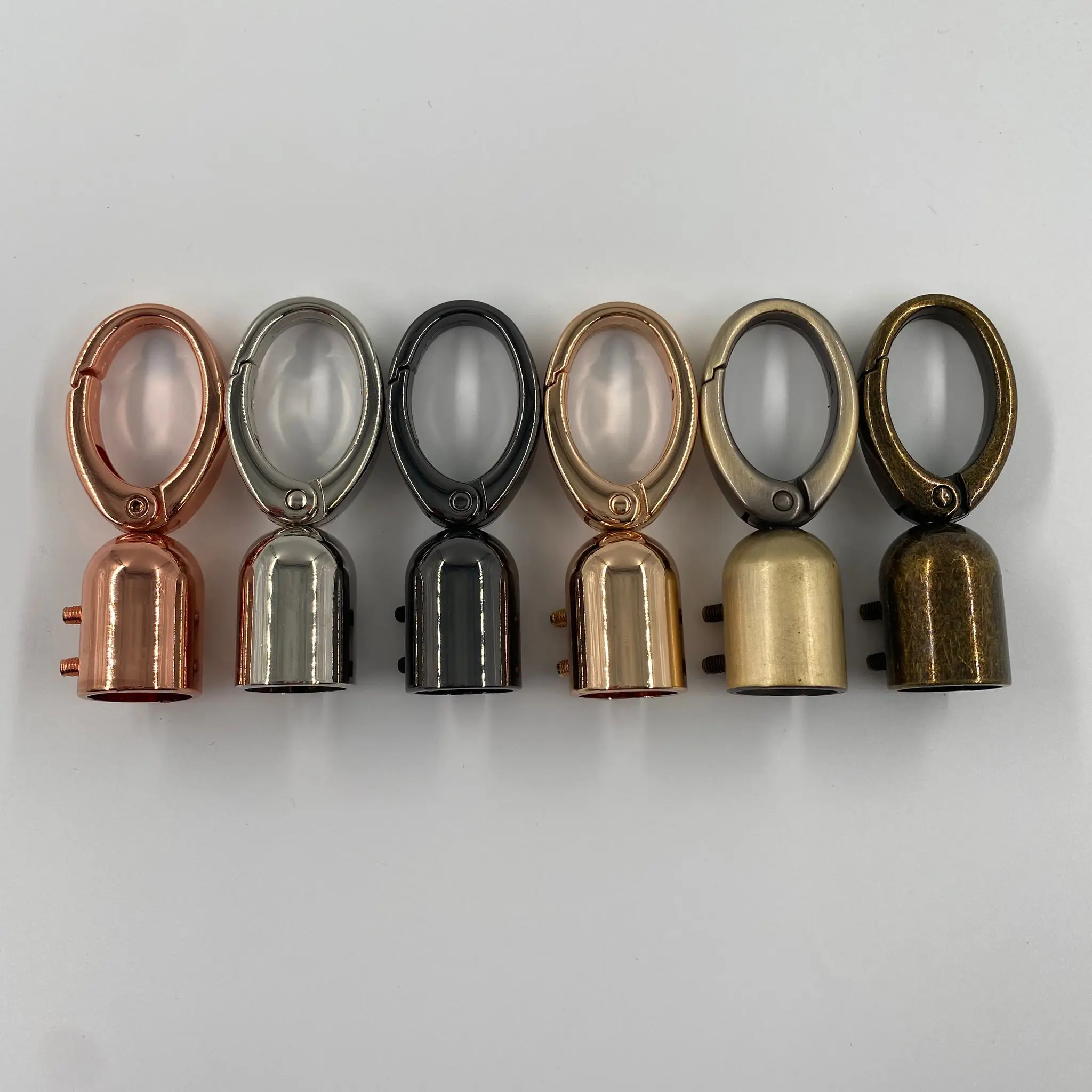Kordelkarabiner für selbstgemachte Taschengurte und Kordeln bis ca. 14,9 mm in sechs verschiedenen Metallfarben mit ovalem Karabiner und Schraubbefestigung.