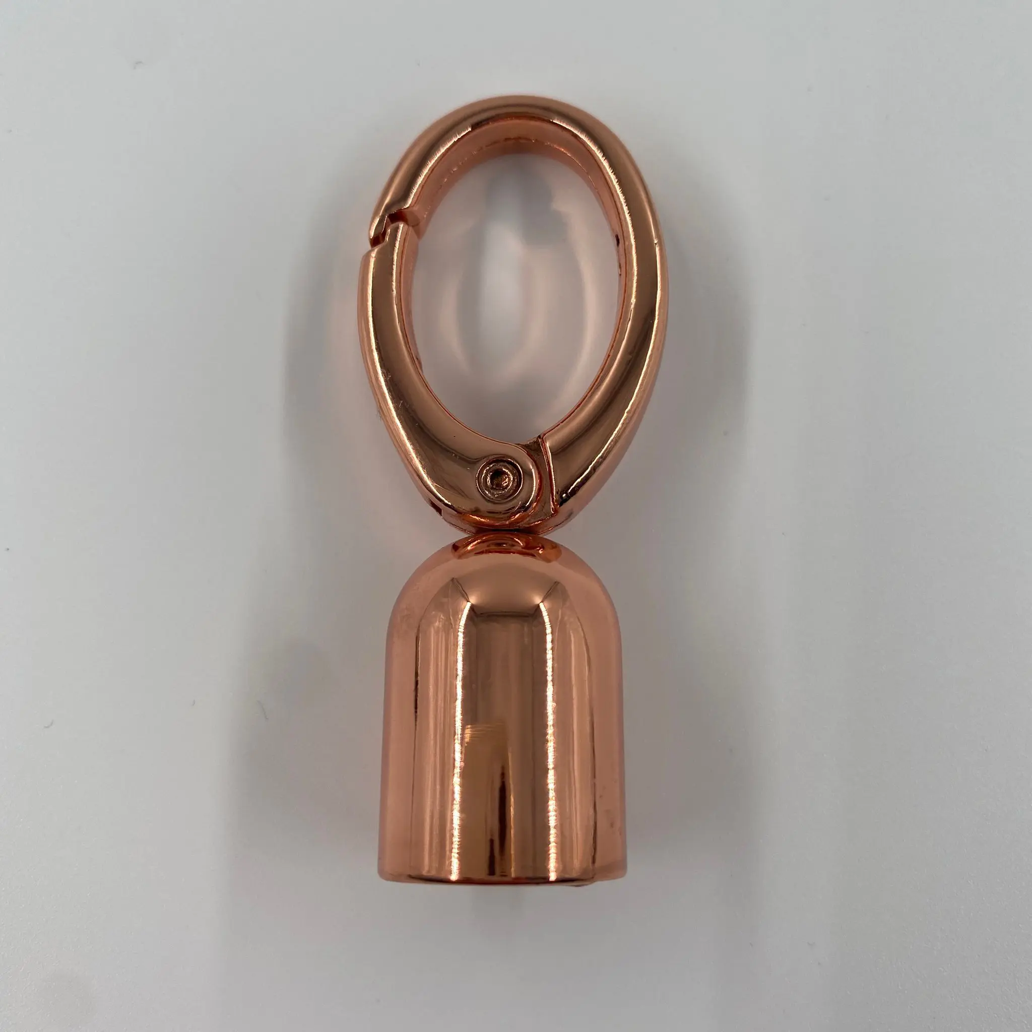 Kordelkarabiner Roségold mit ovalem Taschenkarabiner und rundem Kordel-Endstück für Kordeln und selbstgemachte Taschengurte bis ca. 14,9 mm.