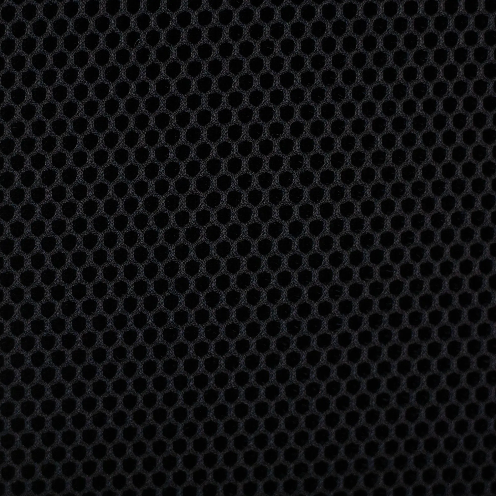 Schwarzer 3D-Mesh-Stoff von Swafing mit luftdurchlässiger, polsternder Gewebestruktur