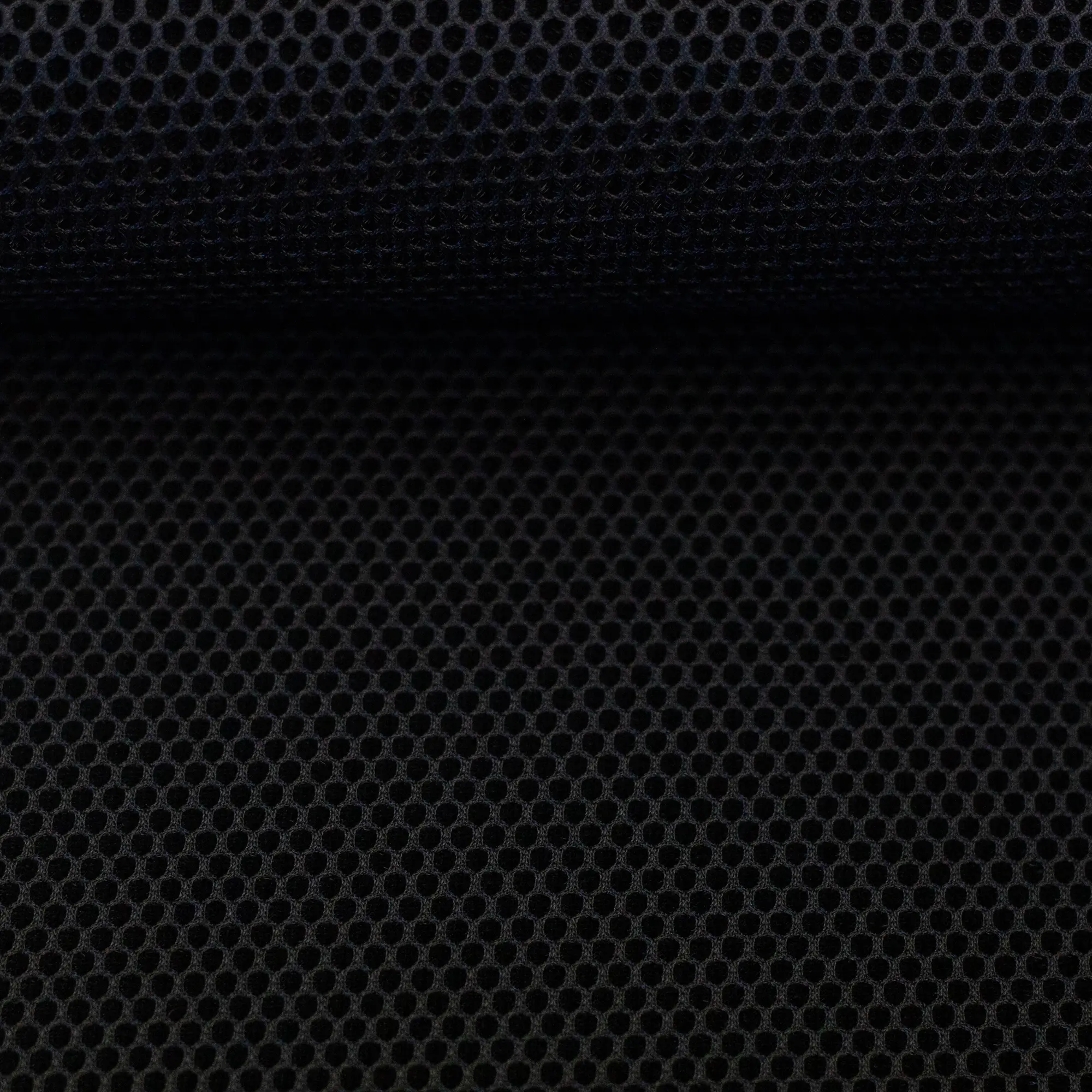 Schwarzer Swafing 3D-Mesh aus Polyester mit markanter Oberflächenstruktur