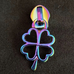 Zipper Glücksklee, breit, kurz, regenbogen