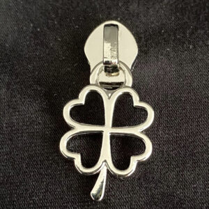 Zipper Glücksklee, breit, kurz, silber