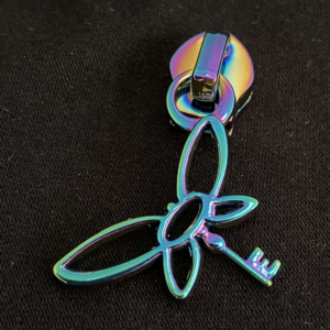 Zipper Libelle&Schlüssel, breit, regenbogen