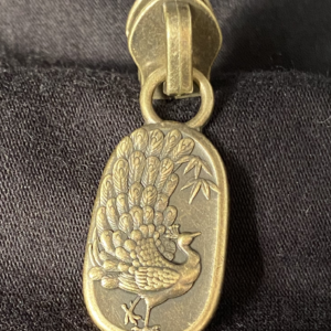 Zipper Pfau, breit, bronze