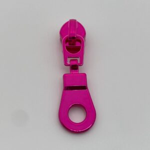 Zipper Circle Intense Colors Pink breit aus Metall für breite Reißverschlüsse mit 6,5 mm Spiralraupe. Glänzender Reißverschlussschieber in kräftigem Pink für Taschen und Handmade-Projekte.