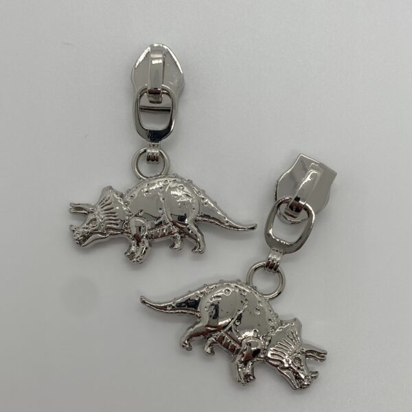 Zipper Dinosaurier Triceratops, breit, silber – Bild 2